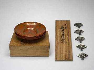 Japans houten tinnen dinerset met waaierthema – 5 gelakte