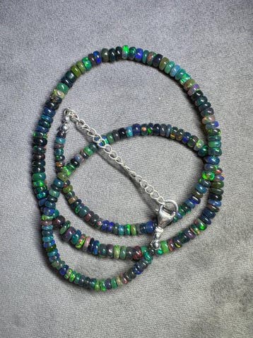 Zwarte opaal-ketting uit Ethiopië, gladde afwerking + Zilver