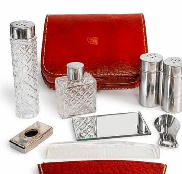 Reisset met toiletartikelen - Leder, Glas, Metaal, Plastic, Antiek en Kunst