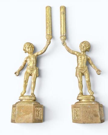Kaarsenhouder (2) - Verguld brons - Een paar putti in brons