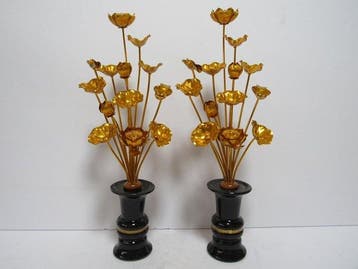 Een paar Jyôka (vergulde tempelbloemen - lotus) met