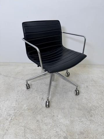 Designklassieker Arper Catifa 53 bureaustoel zwart leer, Vergader- of Presentatieruimte, Ophalen of Verzenden, Gebruikt, Stoel