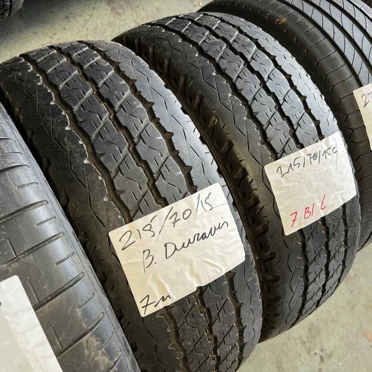 2 x Bridgestone Duravis 215-70-15 C Zomerbanden 7mm, Auto-onderdelen, Banden en Velgen, 15 inch, Zomerbanden, 215 mm, Bestelwagen