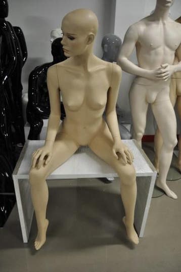 *TIP*  Van een exclusief a merk zittend damesfiguur, Ophalen of Verzenden