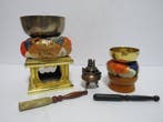 Deze set boeddhistische bellen omvat een messing bel,