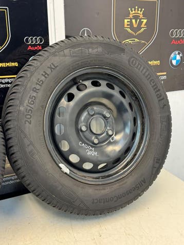 2 stuks 205/65R15 inch VW Caddy bj.2024 stalen velgen, Gebruikt, 15 inch, Banden en Velgen, 205 mm