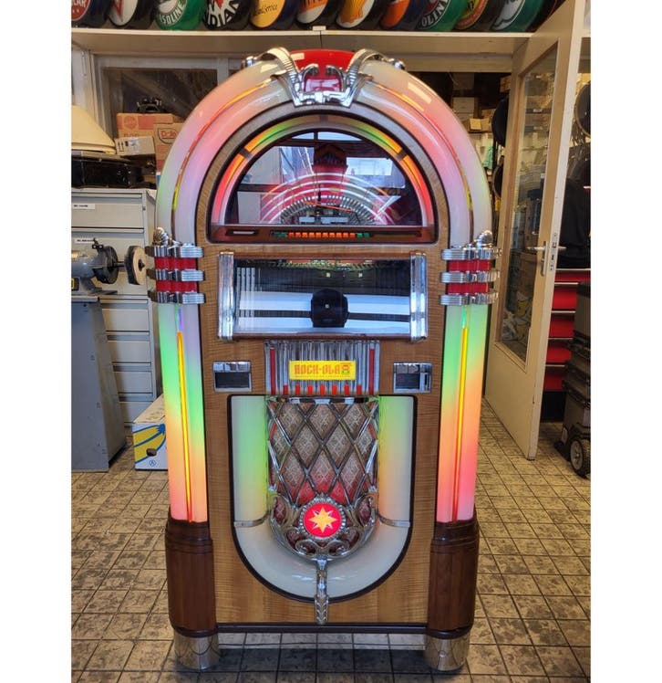 Rock-Ola Jukebox Bubbler - 100 CD - Tweedehands, Cd's en Dvd's, Vinyl | Rock, Ophalen