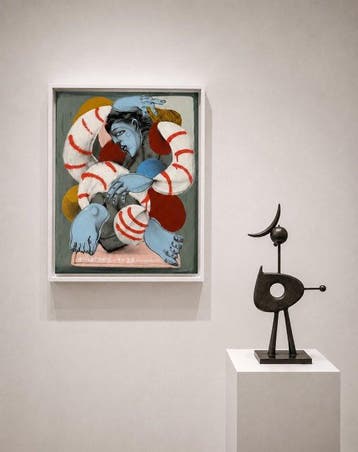 Jone Hopper - Petite muse assise sur un tapis rose