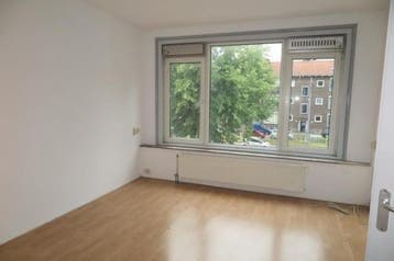 Te Huur 3 Kamer Appartement Dorpsweg In Rotterdam, Huizen en Kamers, Huizen te huur, Rotterdam, Direct bij eigenaar, Appartement