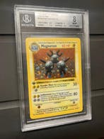Pokémon - 1 Graded card - Magneton 9 First edition, Foil,, Hobby en Vrije tijd, Verzamelkaartspellen | Pokémon, Nieuw