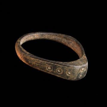 Viking periode Brons Ring van museumkwaliteit – Odins oog