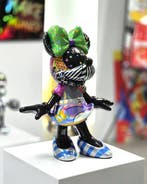 Patryk Konrad - Minnie Mouse Pop Art Sculpture: Holographic