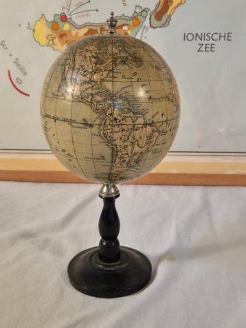 Tafelblad globe - Olivier-Pinot - Globe Terrestre Epinal -, Antiek en Kunst