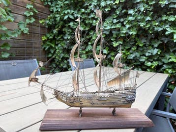 Modelschip - De Zeven Provinciën - Zilveren schip “De Zeven, Nieuw