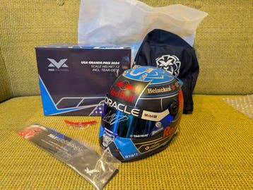 Red Bull Racing - Max Verstappen - 2024 - Helm op schaal 1:2, Nieuw