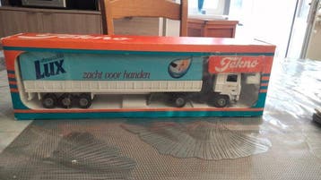 Tekno 1:50 - Model vrachtwagen - Volvo F10 remorque Lux, Hobby en Vrije tijd, Nieuw