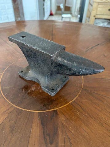 Werkgereedschap - Aambeeld met één hoorn