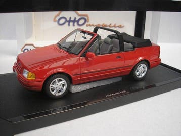 Otto Mobile 1:18 - Modelauto - Ford Escort MK4 XR3i, Nieuw