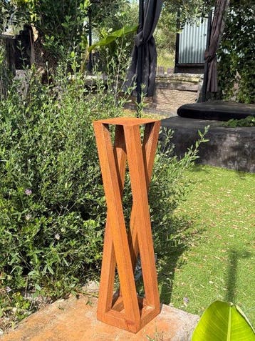 Ana Lucia B.M - Expositor Acero Corten - XL