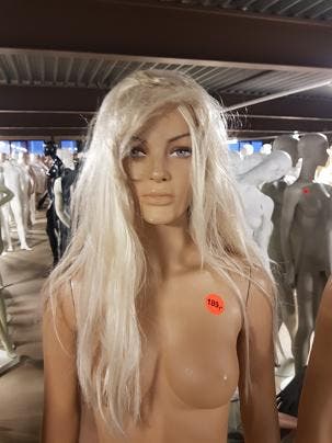 Gebruikt damespoppen etalagepoppen incl. pruik blond lang