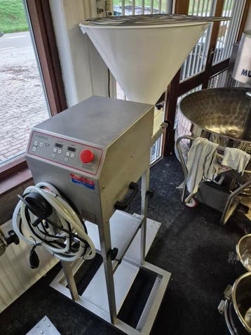 UNIDOS oliebollendoseermachine in veiling, Gebruikt, Bakkerij en Slagerij
