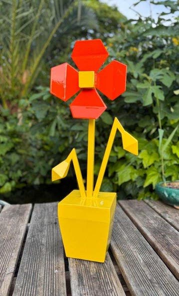 Artotem by Singla - sculptuur, Coquelicot jaune et orange -
