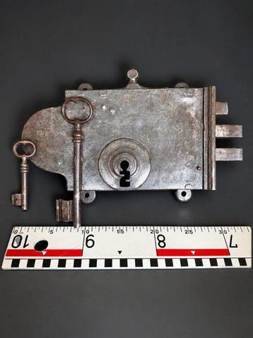 Antiek Deurbeslag - Rare XL Antique Warded Rim Lock - Two