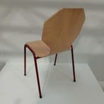 Houten stapelstoel met rood frame, gebruikt per stuk, Ophalen of Verzenden, Gebruikt, Overige typen