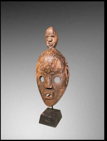 Masque dan met houten sokkel op maat - Dan-masker van hoge, Antiek en Kunst