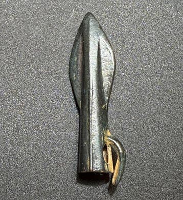 Oud-Grieks, Hellenistisch Bronzen pijlpunt met sokkel en een