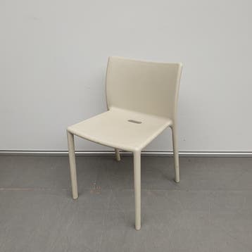 Magis Air chair kantinestoel - zandkleur kunststof zitting (, Huis en Inrichting, Ophalen of Verzenden, Nieuw