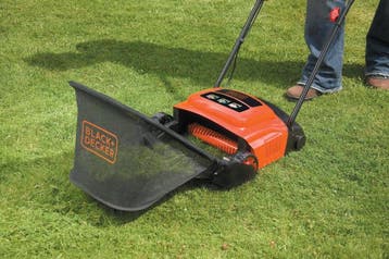 BLACK+DECKER 600W 30cm Verticuteerder met centrale, Ophalen of Verzenden, Nieuw
