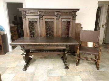 Schrijftafel - Hout - bureau, boekenkast, fauteuil