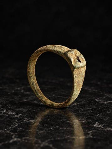 Oud-Romeins, Keizerrijk Brons Ring met geperforeerde