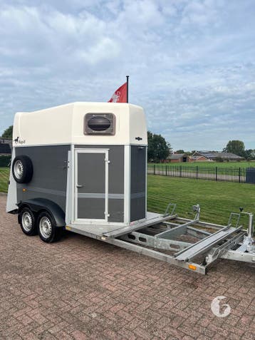 Degelijke Humbaur mentrailer / koetsentrailer, Ophalen, Zo goed als nieuw, Hout, 2-paards trailer