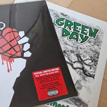 Green Day - 39/Smooth + American Idiot (red/white/black, Cd's en Dvd's, Vinyl Singles, Nieuw in verpakking