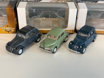 Norev 1:64 - Modelauto (3) - Citroën 2CV Bleue + Renault 4, Nieuw