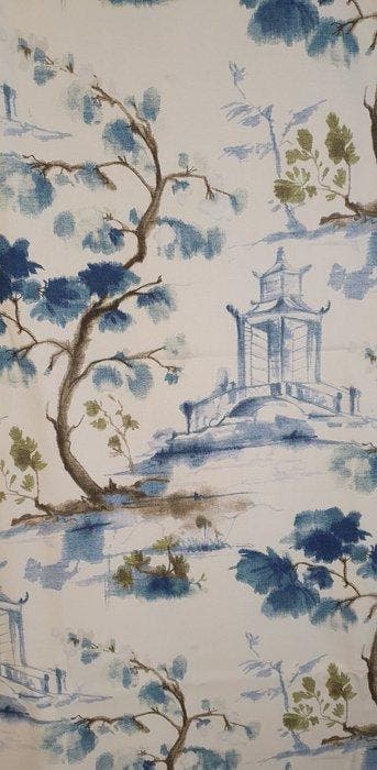 Exclusieve oosterse stof met blauw geschilderde pagodes