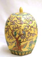 dekselvaas - Porselein - 36 cm handgeschilderde emaille, Antiek en Kunst