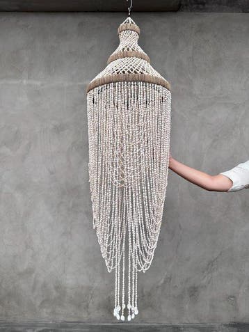 NO RESERVE PRICE - SL05 - Stunning Handmade Shell Chandelier