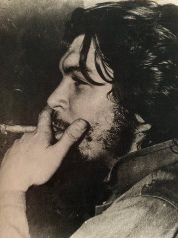 LIFE Photograph Magazine. - Ernesto Che Guevara fumando un
