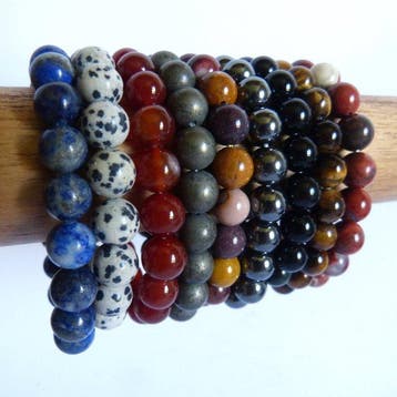 Uitzonderlijke collectie armbanden van lapis lazuli, agaat,, Verzamelen, Mineralen en Fossielen