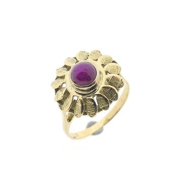 Vintage gouden florale ring met robijn, Gebruikt, Ophalen of Verzenden, Kleiner dan 17, Met edelsteen