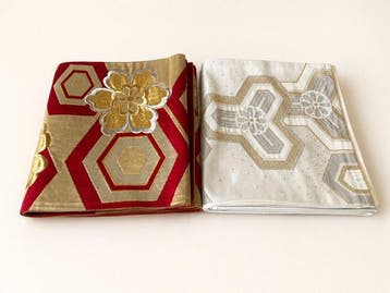 Paar traditionele Japanse Fukuro-obi met bloem- en