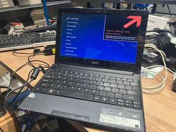 Acer Aspire One D255 2gb memory ,windows8 ,power adaptor -, Nieuw