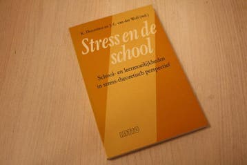 9789055740338 Stress en de school - School- en leermoieli..., Verzenden, Nieuw