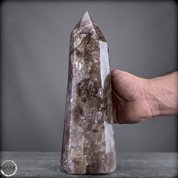 Natuurlijke rookkwarts-obelisk – markante structuur met