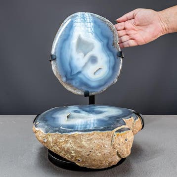 Natuurlijke harmonie in grijs-blauw – tweedelige agaatgeode