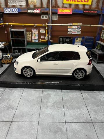 Otto Mobile 1:18 - Modelauto - Volkswagen Golf V GTI Edition, Nieuw
