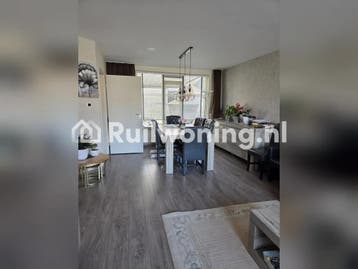 Volendam: Ruim huis met 4 kamers, Huizen en Kamers, Woningruil, Amsterdam